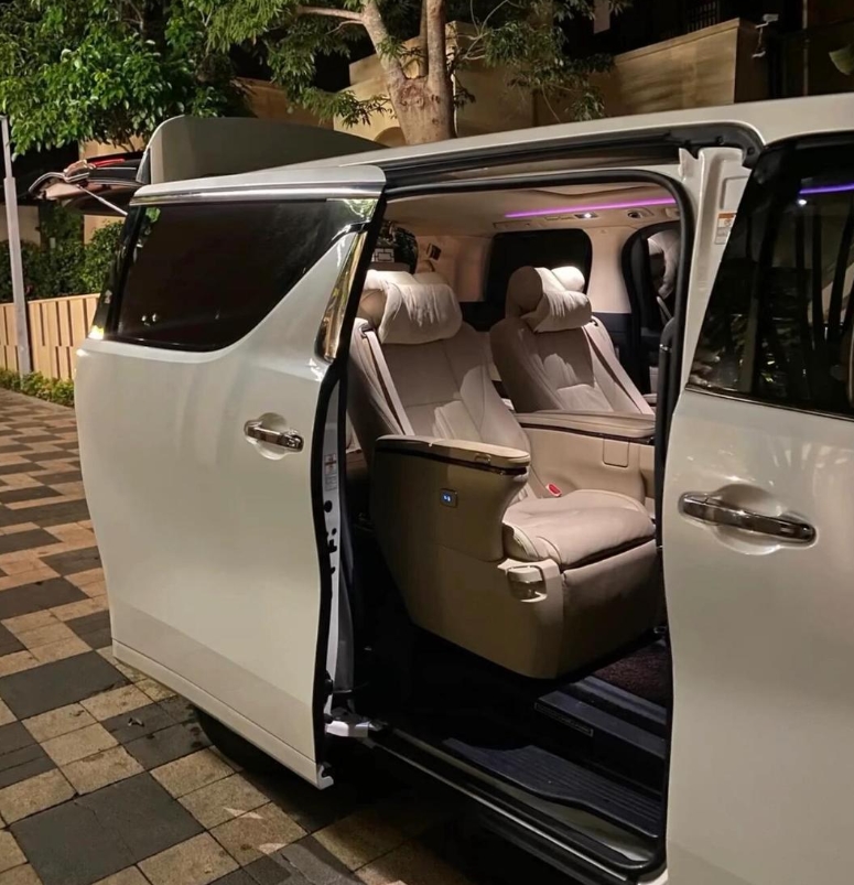 埃爾法商務(wù)車內(nèi)飾